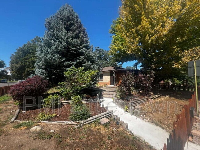 Building Photo - 2487 S Corona St