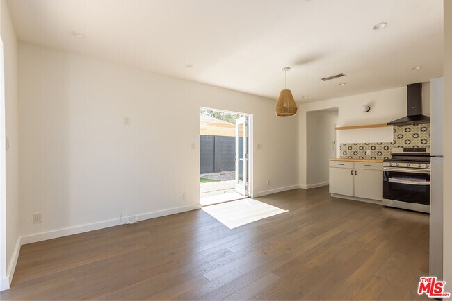 Building Photo - 3618 Chesapeake Ave