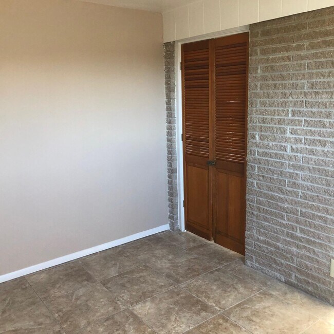 Building Photo - 5800 Bobwhite Ave