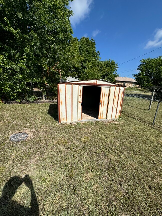 Building Photo - 807 N 3rd St