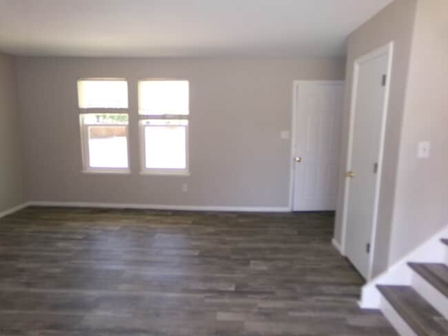 Building Photo - 4 Woodbine Ct