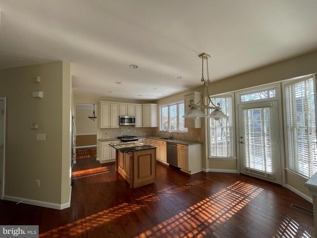 Building Photo - 21330 Meadow Field Ct