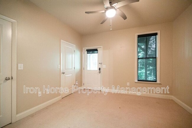 Building Photo - 118 Ruth Dr