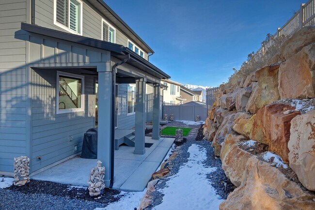 Building Photo - 423 W Red Wolf Dr