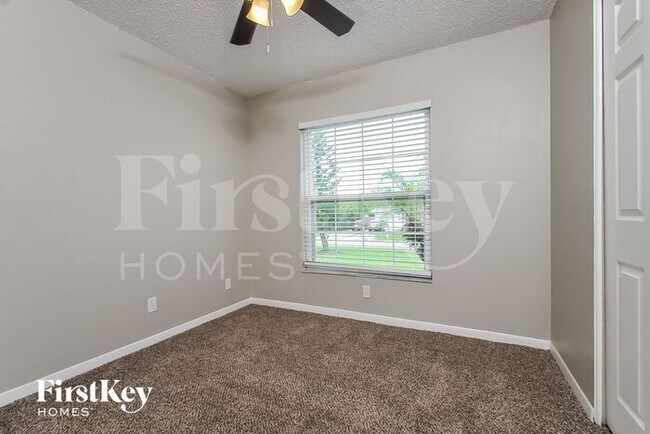 Building Photo - 6229 Florida Cir N