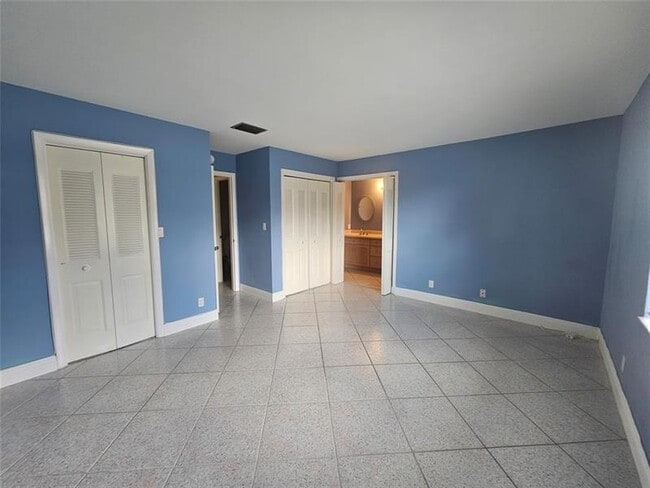 Building Photo - 633 Lake Point N Ln