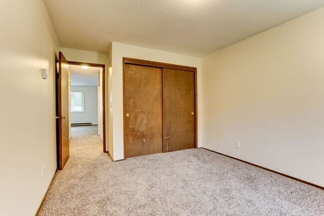 Building Photo - 1 Bed / Bath Available soon! Washer/Dryer in unit!