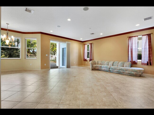 Building Photo - 3043 Hartridge Terrace