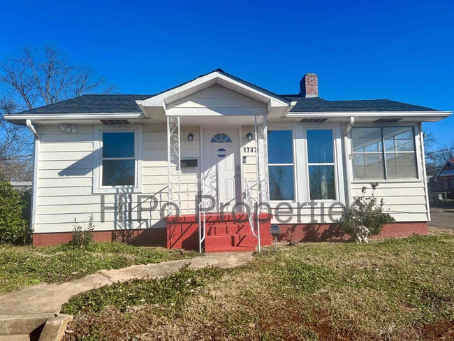 Building Photo - 1747 Center Way S