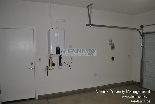 Building Photo - 525 Fox Hunt Wy