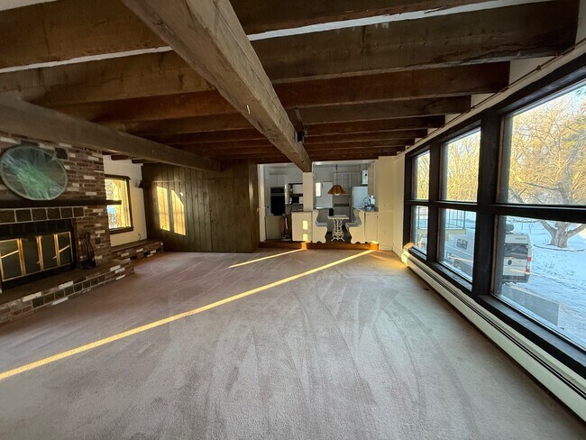 Building Photo - 75 Pine St