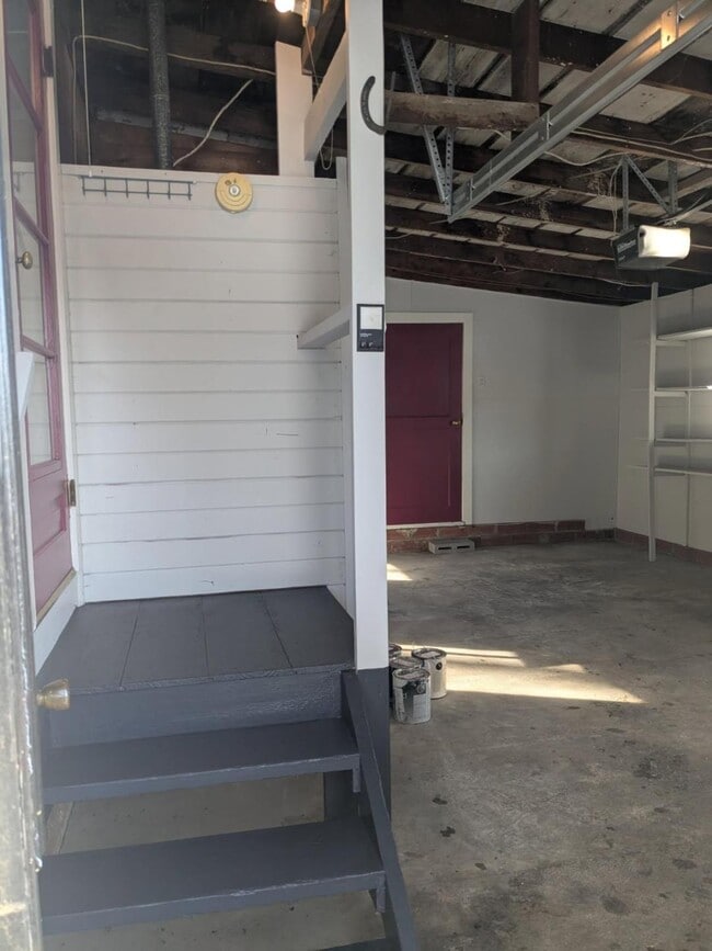 Building Photo - 306 S Kirkwood St