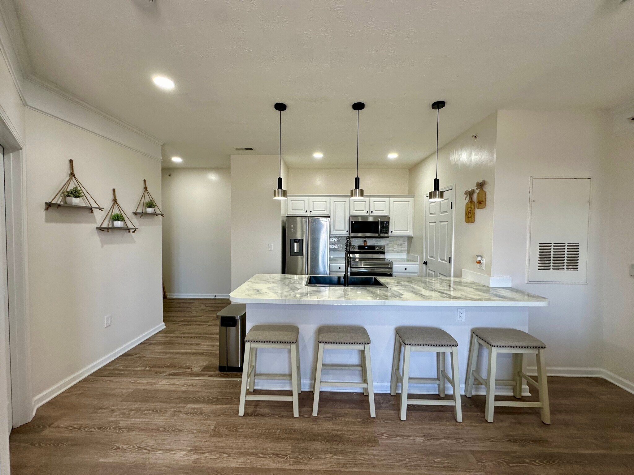 Building Photo - 1901 N Lincoln Ave