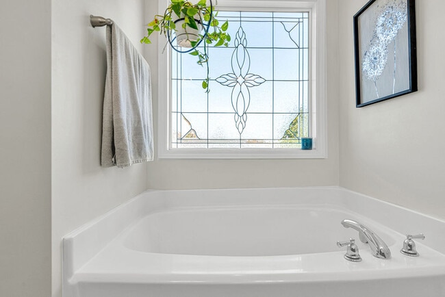 Building Photo - 218 Maidstone Dr