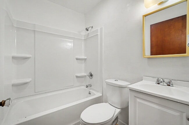 Building Photo - Practical 2 bedroom Rental with Recent Updates $1200/Month