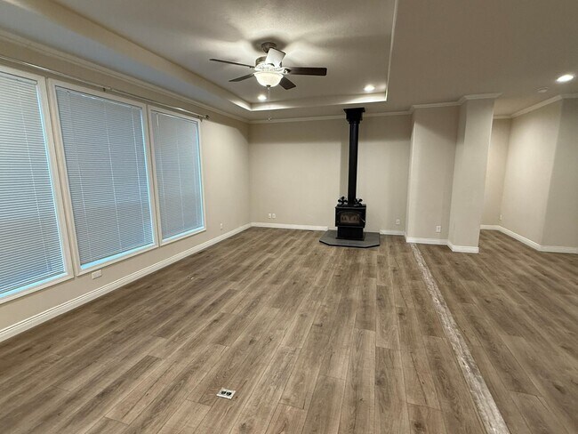 Building Photo - 17069 Norwalk Rd