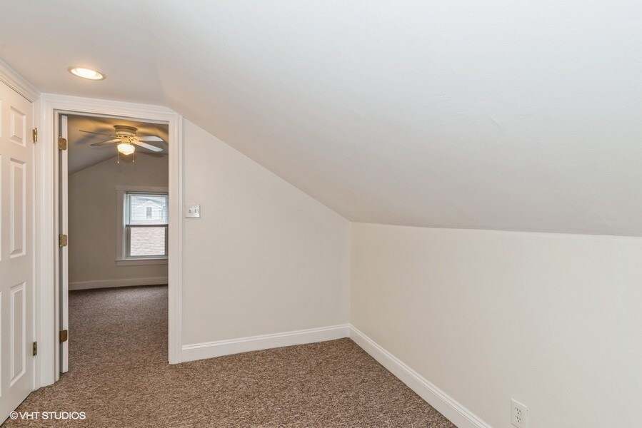 Building Photo - 366 N Slusser St