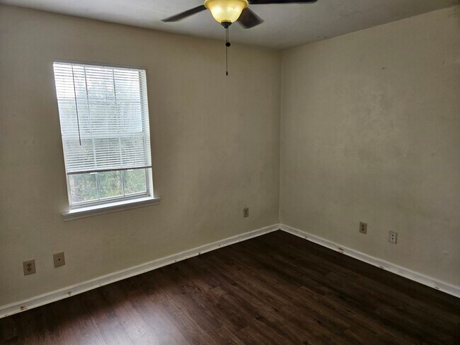 Building Photo - 1575 Jacks Dr