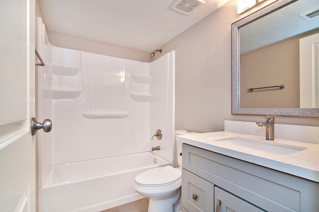 Building Photo - 616 S Hardy Dr