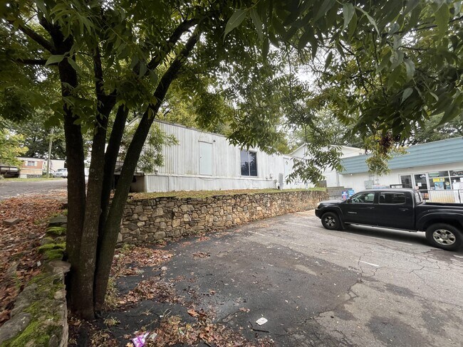 Building Photo - 35 Brookdale Rd