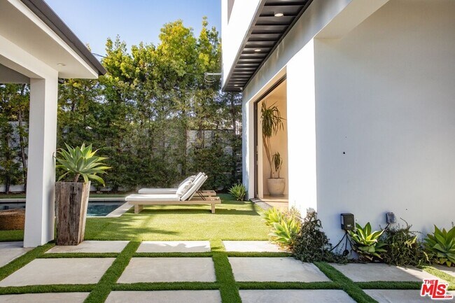 Building Photo - 6546 Colgate Ave