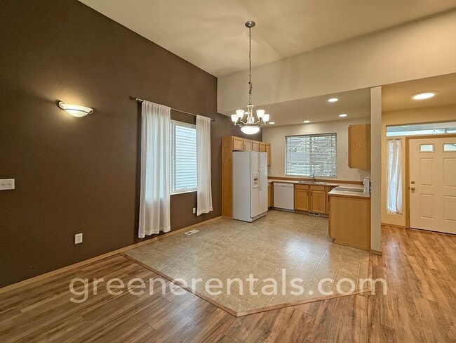 Building Photo - 3BR/2.5BA Townhome in Established Olympia Neighborhood