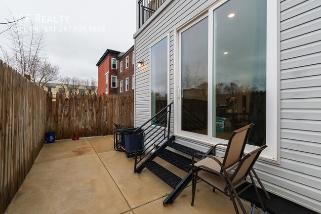 Building Photo - Modern Brewerytown Apartment