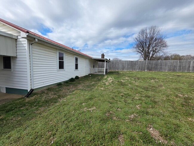 Building Photo - Move in Ready Gallatin TN