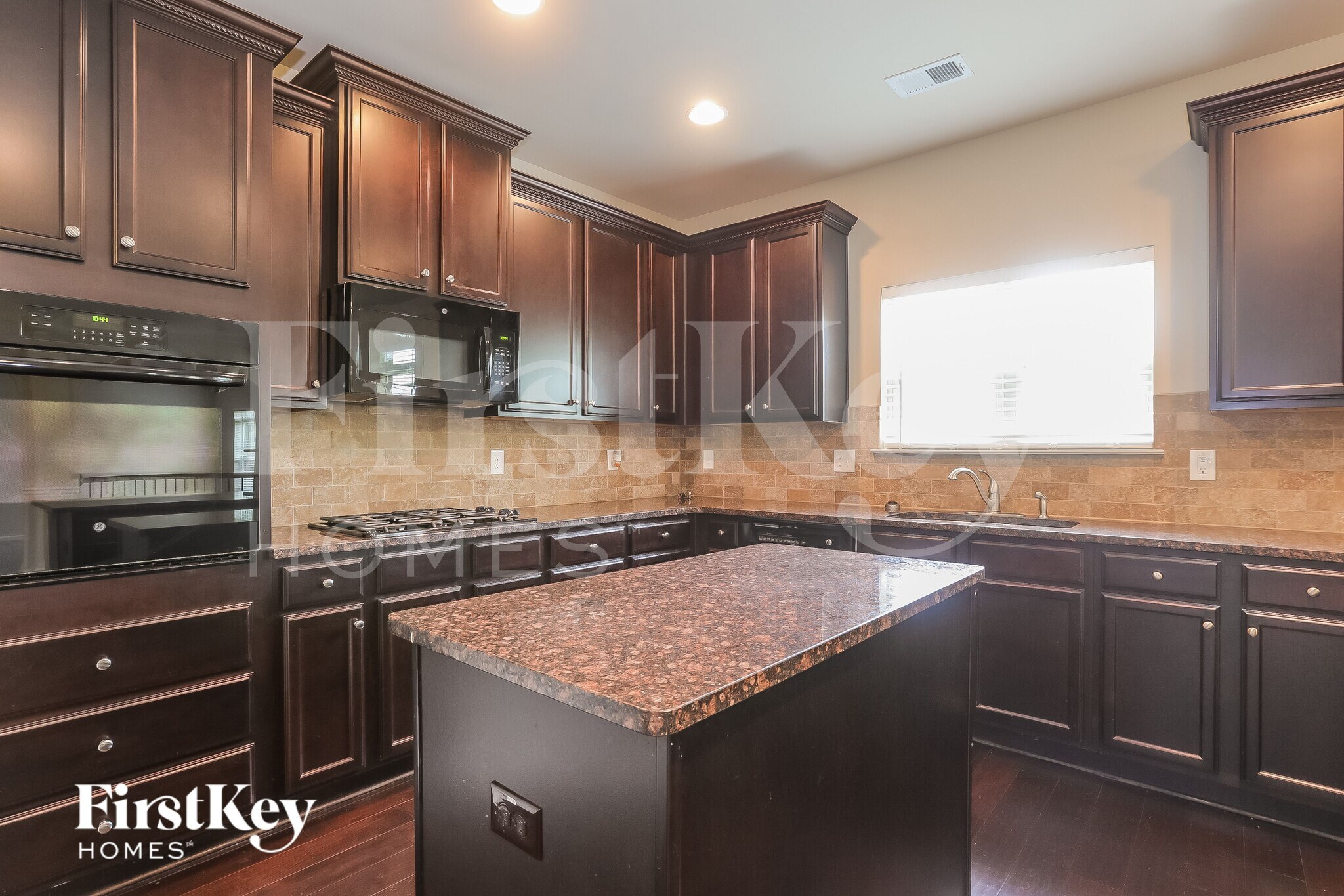 Building Photo - 1328 Wild Rose Dr SE