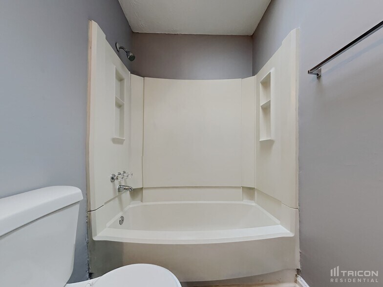 Building Photo - 1372 Inman Ct