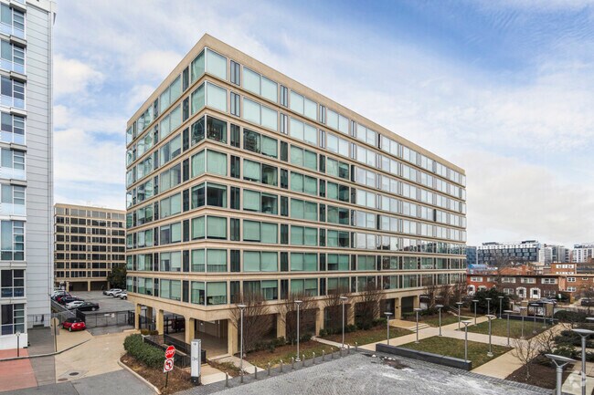 Waterfront Tower - 1101 3rd St SW Washington DC 20024 | Apartment Finder