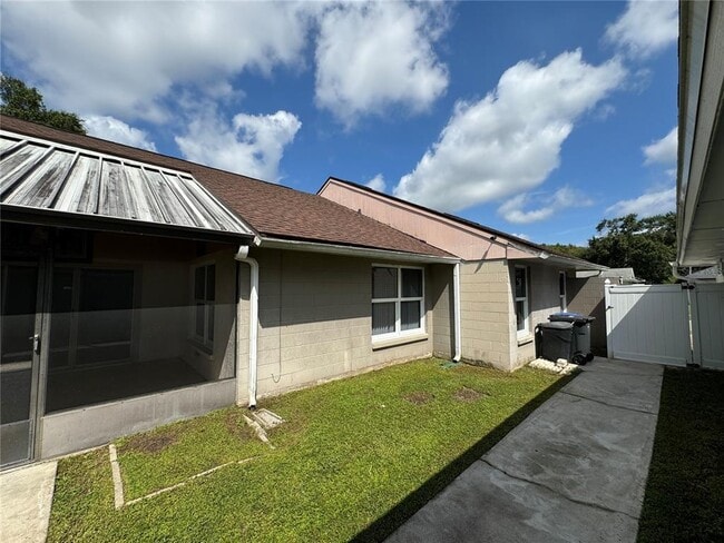 Building Photo - 5906 Birchwood Dr