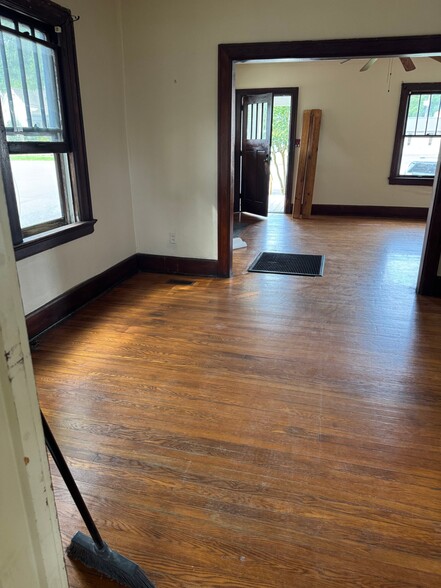 Building Photo - 420 5th Ave NW