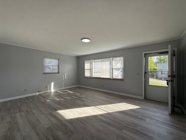 Building Photo - 3 Bedroom 1.5 Bathroom Home Located in Greeneville, TN