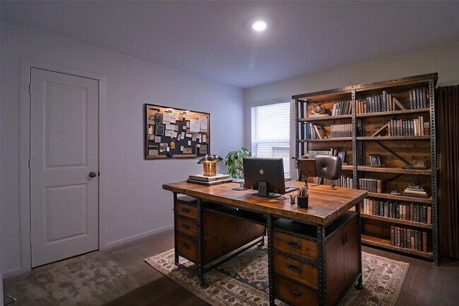 Building Photo - 2511 Night Emerald Dr