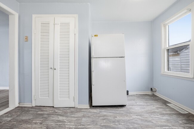 Building Photo - 2719 Dewey St