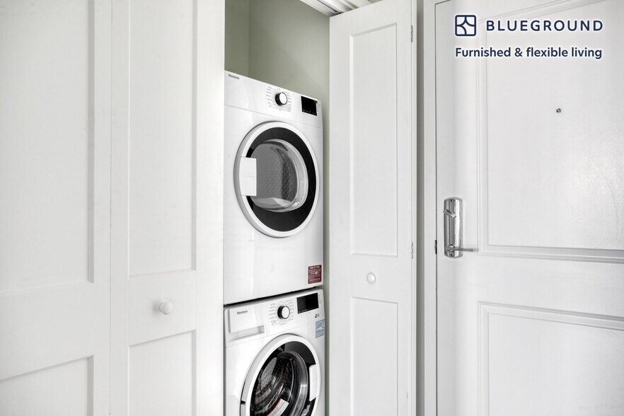 Building Photo - 2210 Wisconsin Ave NW