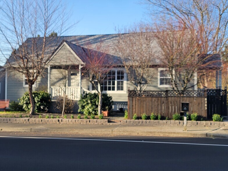 Building Photo - 8385 SW Avery St
