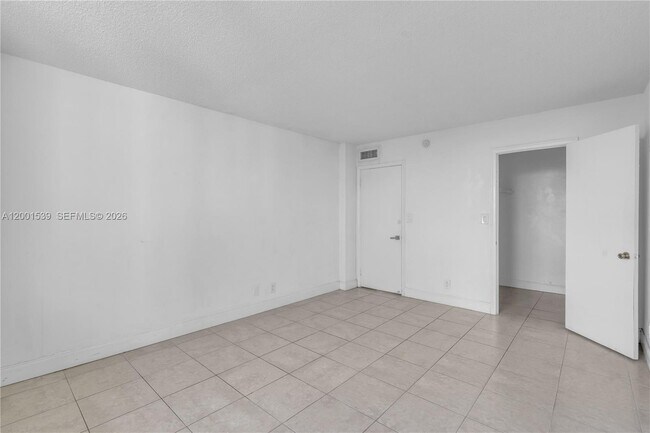 Building Photo - 9143 SW 77th Ave