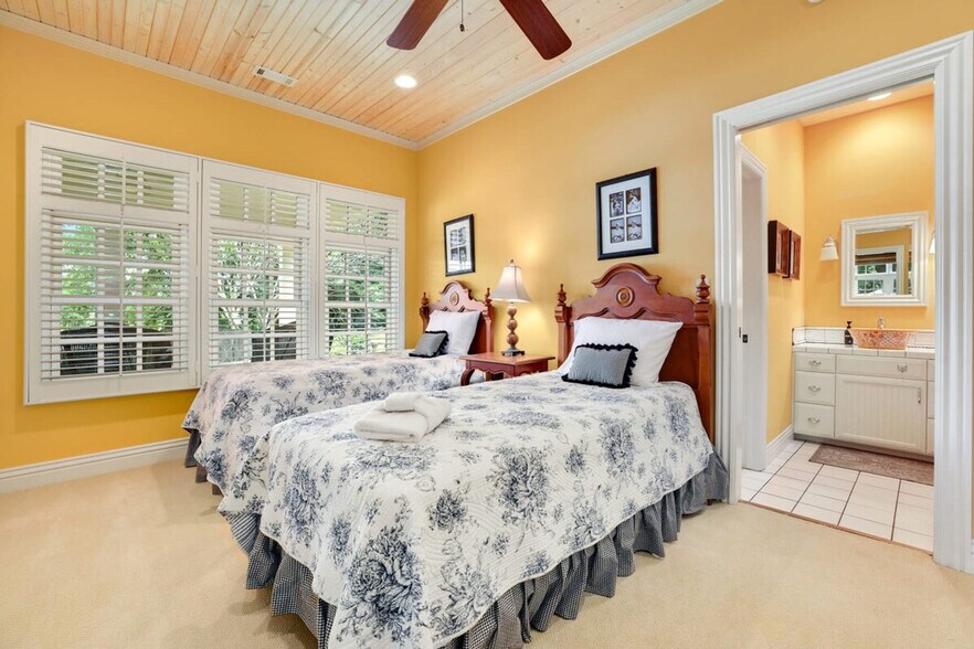 Building Photo - 18440 Ponderosa Dr