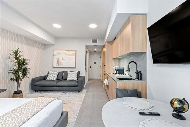 Building Photo - 121 NE 5th St