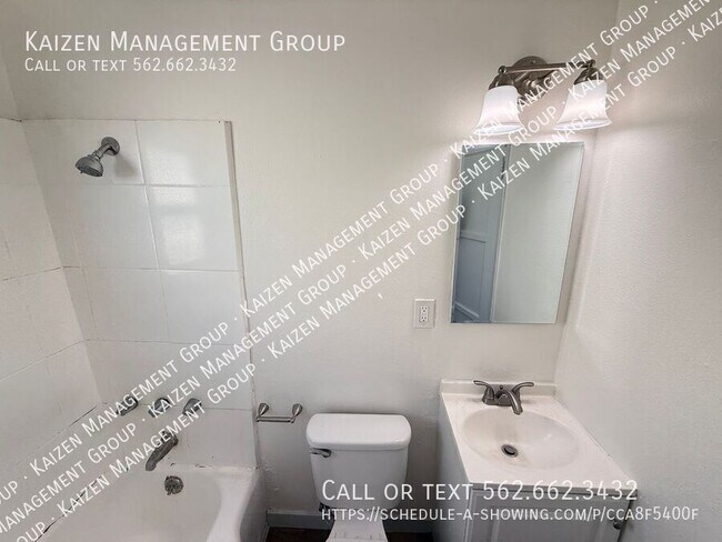 Building Photo - 600-602 S Fir Ave-6