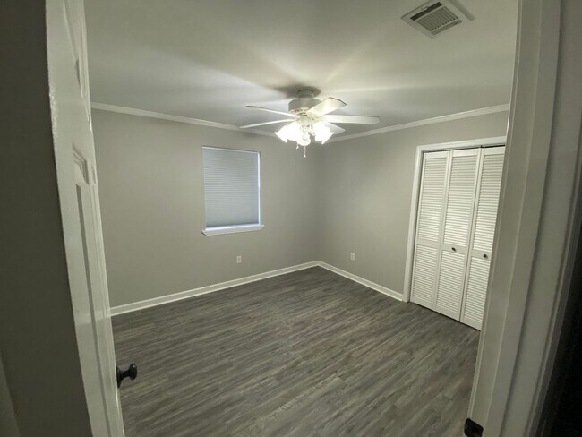 Building Photo - 1403 Doris Dr