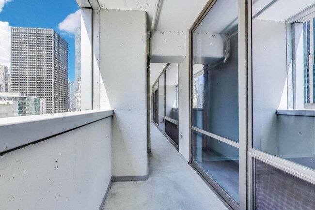 Building Photo - 240 E Illinois St
