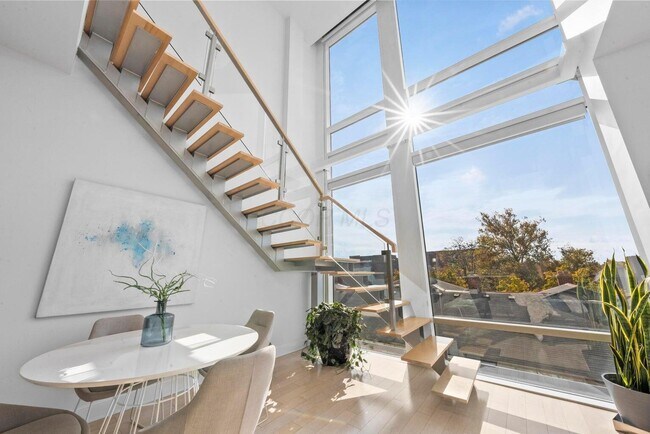 Building Photo - 1145 N High St