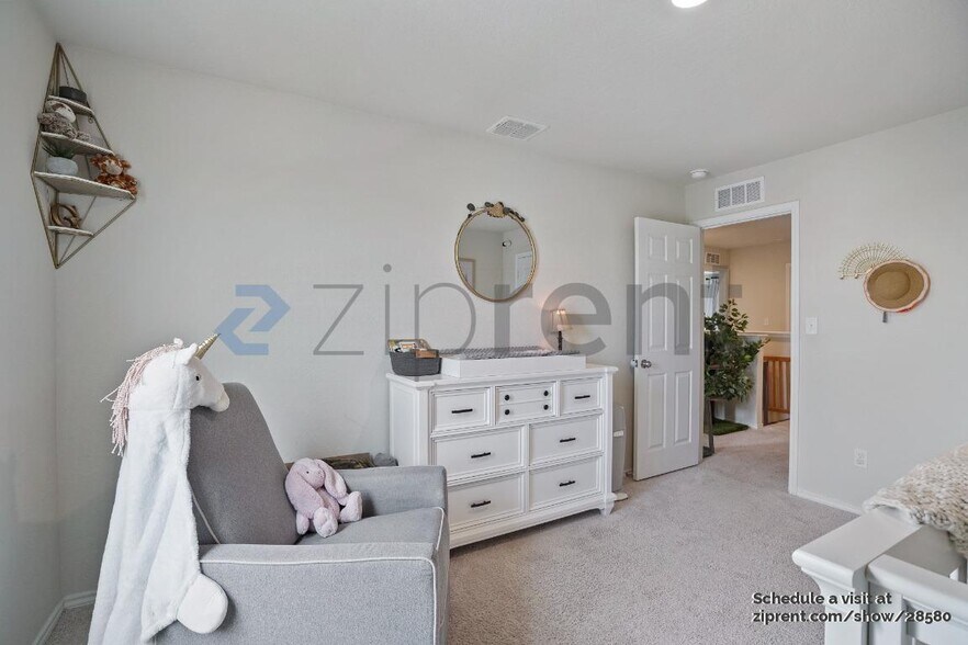 Building Photo - Unit