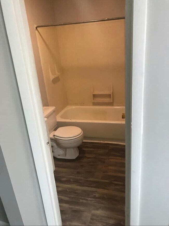 Building Photo - 852 Mercer St