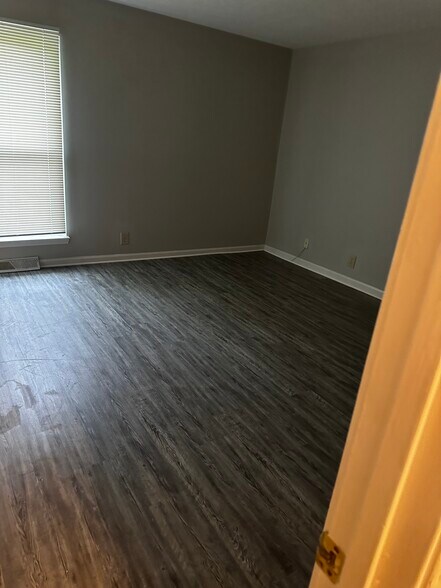 Building Photo - 3755 Chamberlain Ct