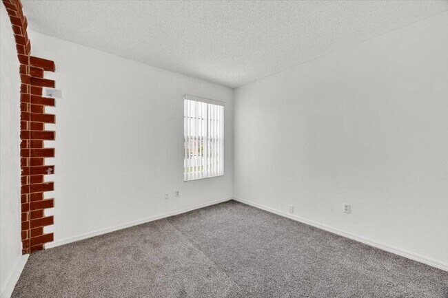 Building Photo - 642 Riggs Cir
