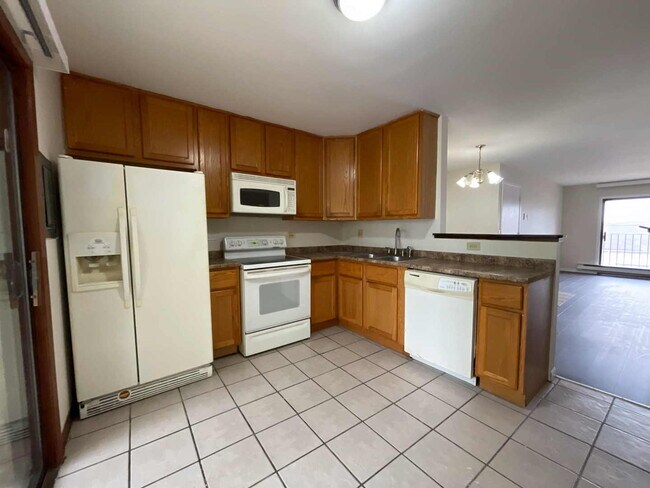 Building Photo - 202 S Waters Edge Dr
